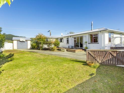 11 Phar Lap Grove, Trentham
