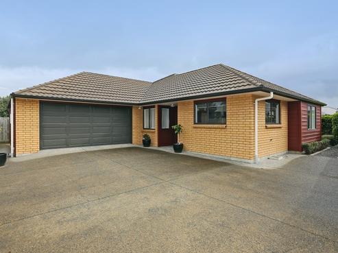 210B Frimley Oaks, Frimley