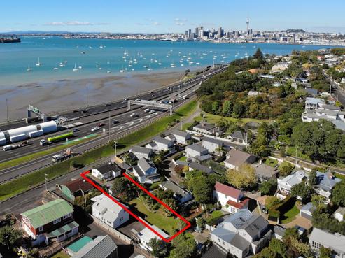 14 Sulphur Beach Road, Northcote Point