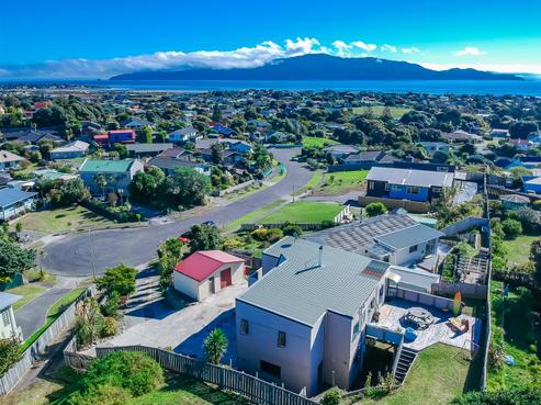13 Trig Hill Terrace, Waikanae Beach