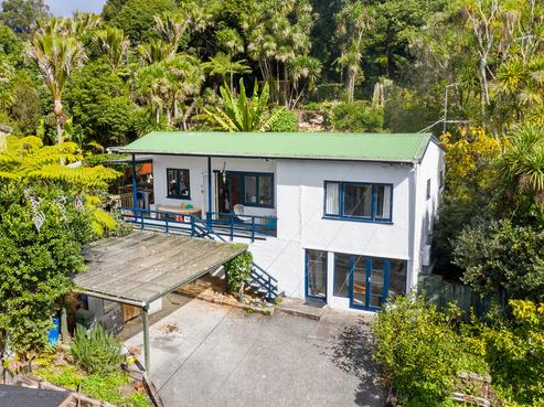 8 Raroa Terrace, Waiatarua