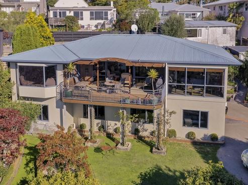 8 Albert Road, Stepneyville