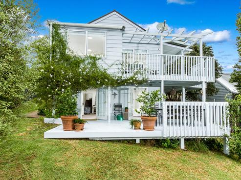 134 Lynn Road, Bayview