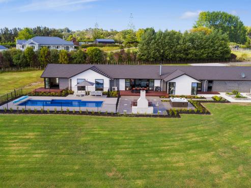 123 Green Road, Dairy Flat