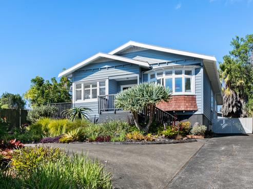 24 Brian Crescent, Stanmore Bay