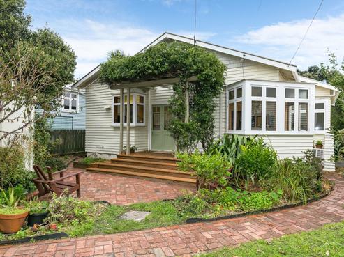 16 Chatham Street, Berhampore