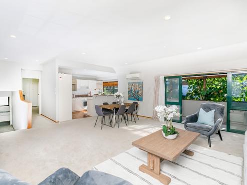 2/10 East Coast Road, Milford