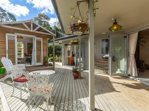7 Waiata Road, Onetangi
