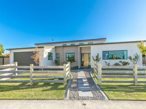 57 Barrington Drive, Huntington