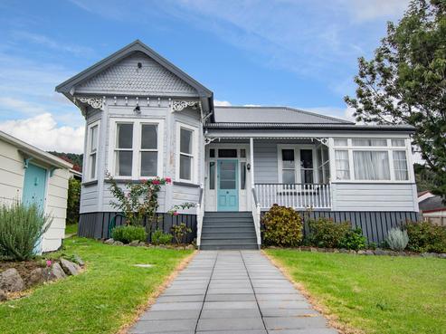 366 Western Hills Drive, Avenues