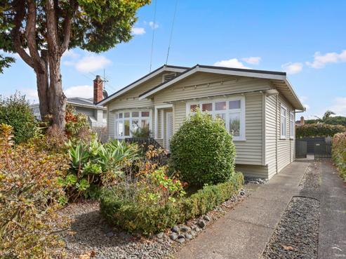 261 Meola Road, Point Chevalier