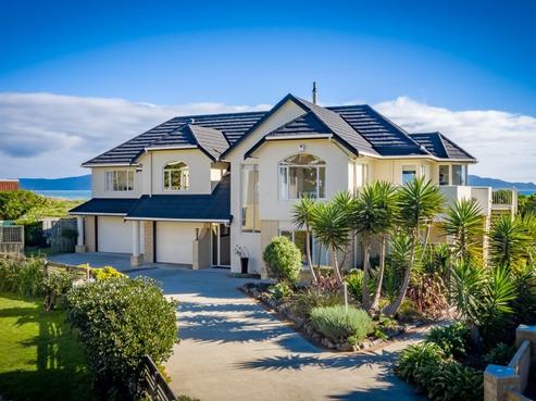 22 Ara Kuaka, Waikanae Beach