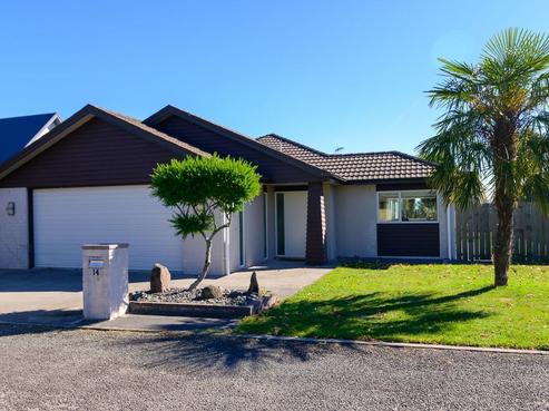 14 Stonebridge Park Drive, Holdens Bay