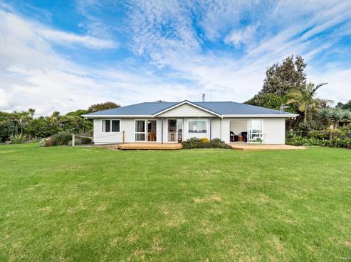 2131 Awhitu Road, Pollok