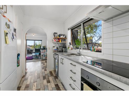 2/309 Wairau Road, Totara Vale