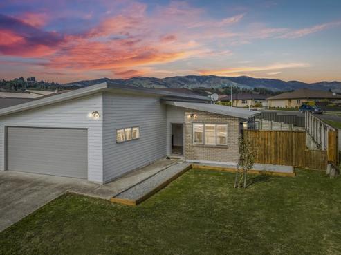 21 Sunstone Crescent, Brown Owl