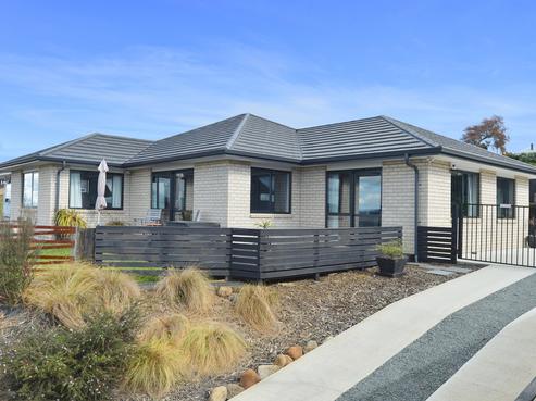 41 Pebble Beach Boulevard, Kamo