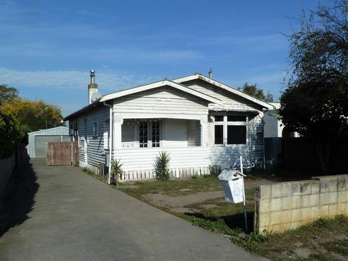 406 Hastings Street South, Akina