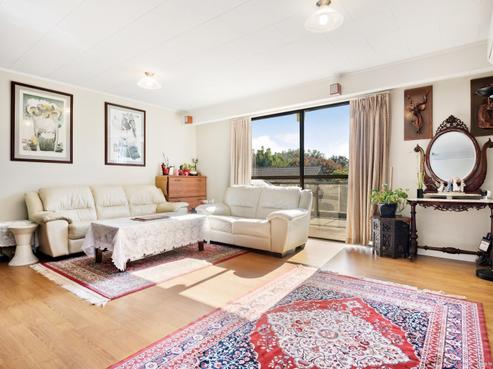 2/251 Wairau Road, Totara Vale