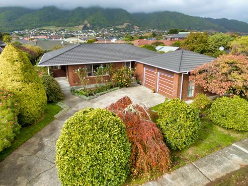 17 Awanui Drive, Waikanae