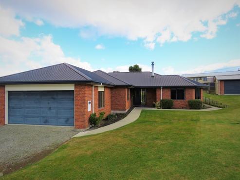 39 Grove Avenue, Weston