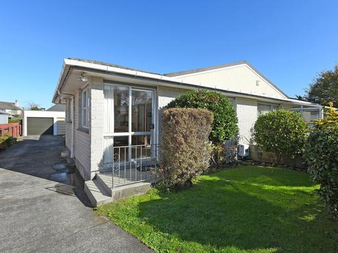2/166 Waterloo Road, Central Hutt