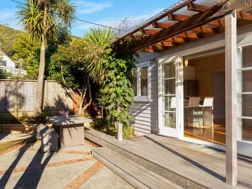 39 Pukatea Street, Eastbourne