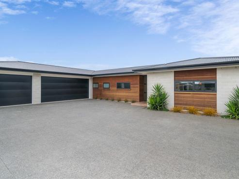 54 Liffey Springs Drive, Lincoln