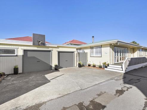 131A Apu Crescent, Lyall Bay