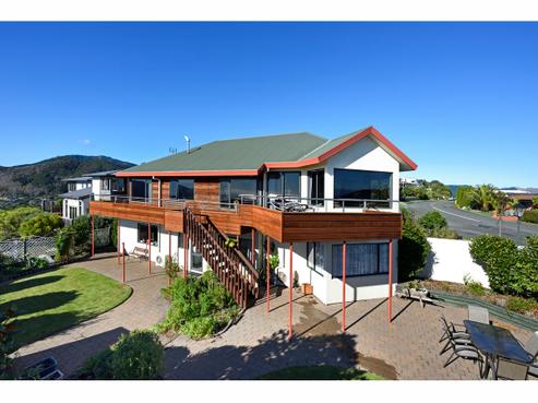 327 Princes Drive, Britannia Heights