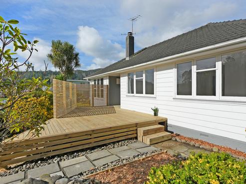 15 Rintoul Grove, Stokes Valley