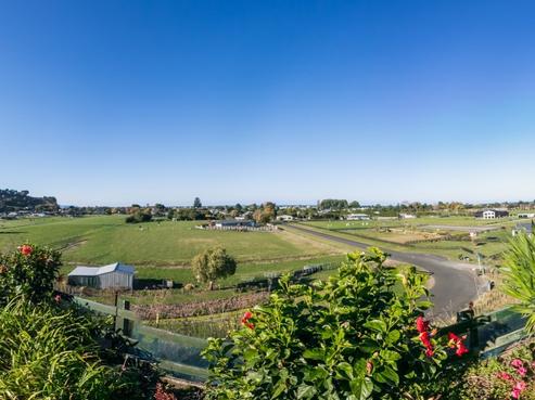 16 Kaiangaroa Place, Bay View