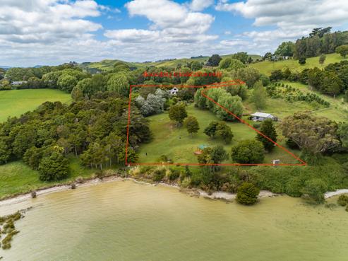 18 Omarae Road, Paparoa