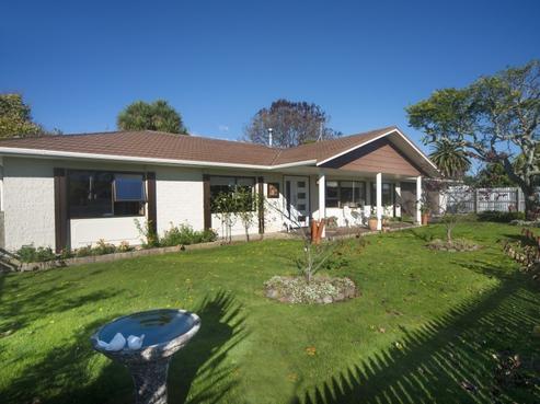 8 Domain Road, Otaki