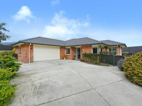 32 Sunstone Crescent, Brown Owl