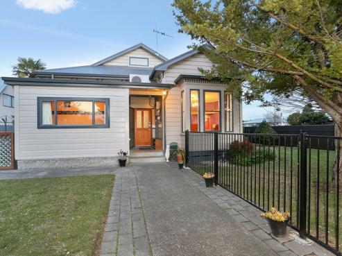 310 Riverslea Road South, Akina