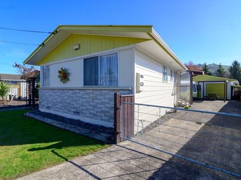 105 Clayton Road, Mangakakahi