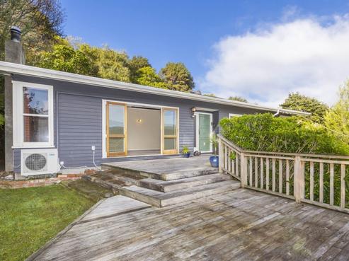 29 Blue Mountains Road, Pinehaven