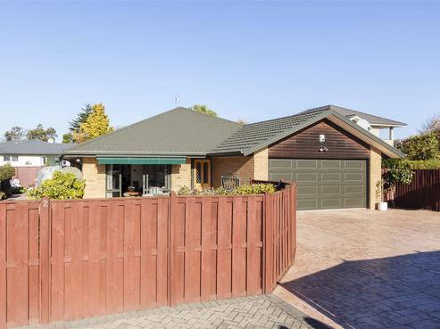 2/156 Blighs Road, Strowan