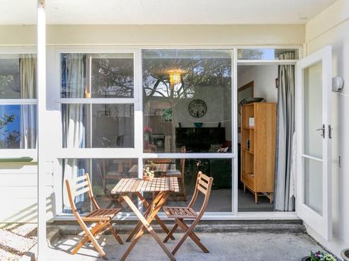5/110 Muritai Road, Eastbourne