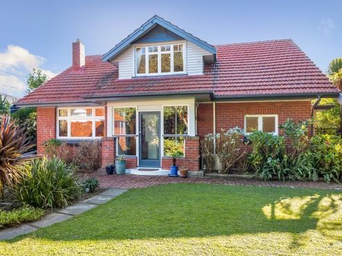 77 Pohutukawa Street, Woburn