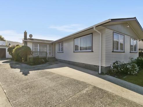 57 Parkway, Wainuiomata