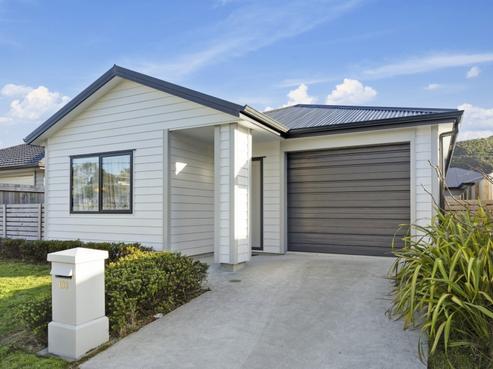 100 Farmer Crescent, Taita