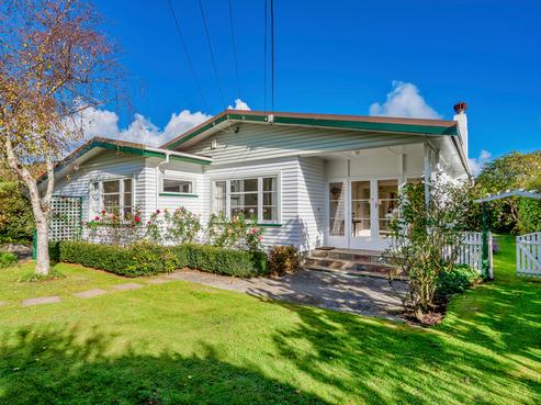 10 Kowhai Grove, Waikanae