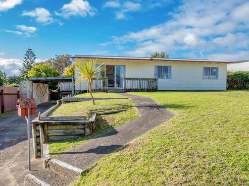 32 Arnold Grove, Paraparaumu Beach