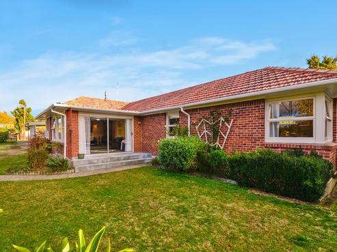 68 Robinson Avenue, Holdens Bay