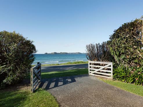 143 Long Beach Road, Russell