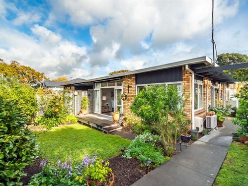2/99 Vauxhall Road, Devonport