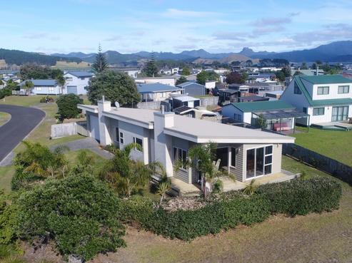 100 Kauri Crescent, Matarangi