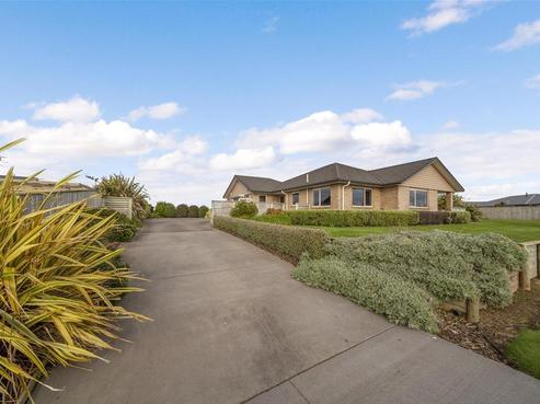 8 Larlin Heights, Hawera